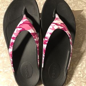 OOFOS size 9 pink camo